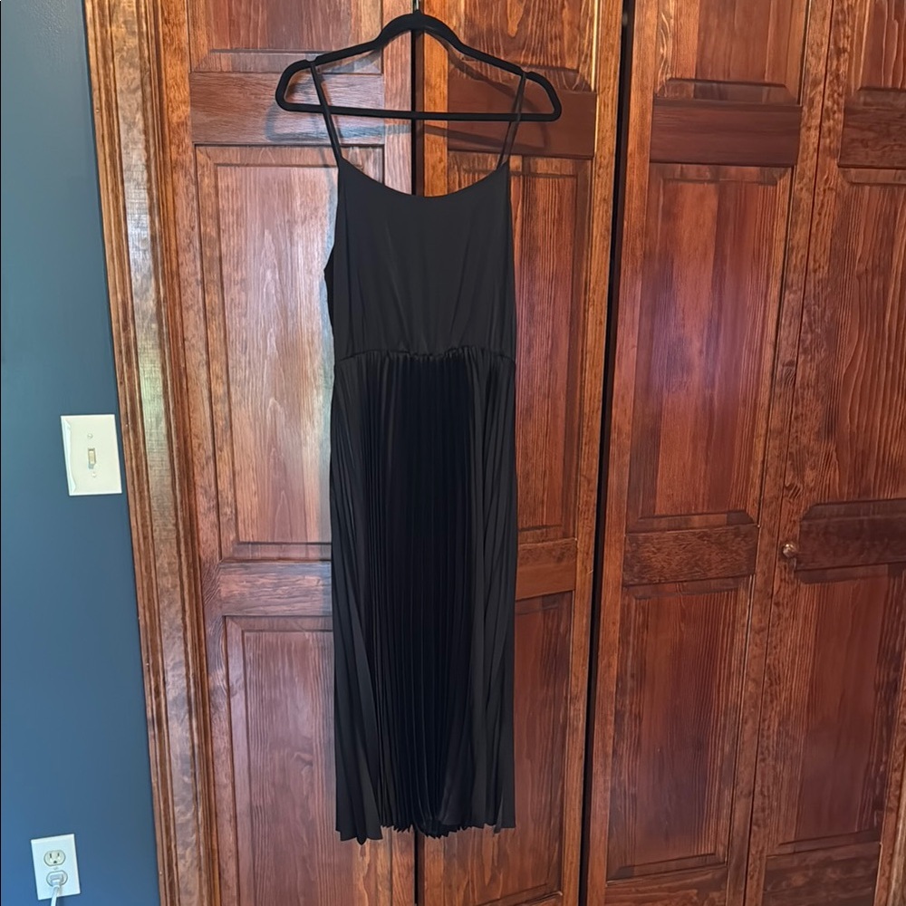 Elegant Black Pleated Dress